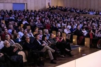 Los mayores disfrutaron de su gala de varietés en el teatro Buero Vallejo de Guadalajara