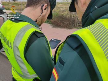 La Guardia Civil localiza a un senderista desorientado en un barranco de Fuencaliente