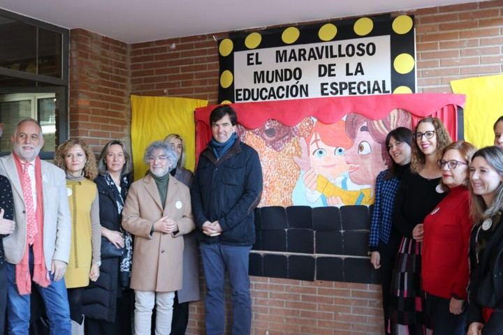 La alcaldesa de Guadalajara apoya el emotivo estreno de 'Búfalo Kids' en un colegio especial