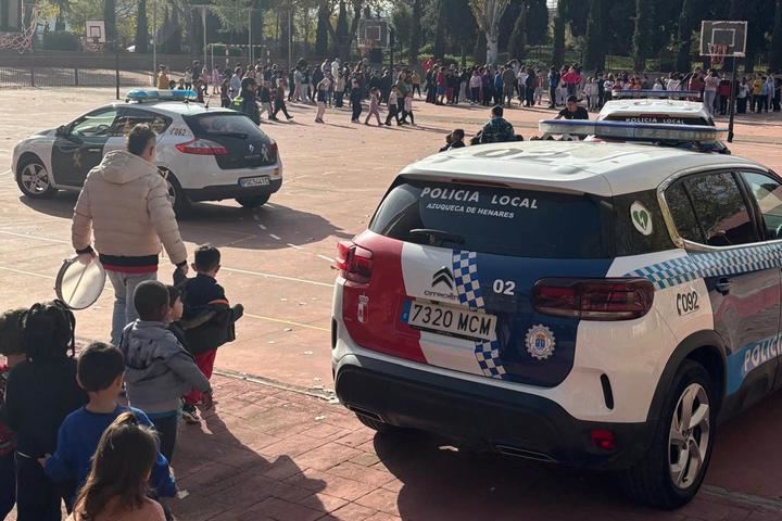 La Policía Local de Azuqueca participa en un simulacro de incendio en el CEIP Virgen de la Soledad