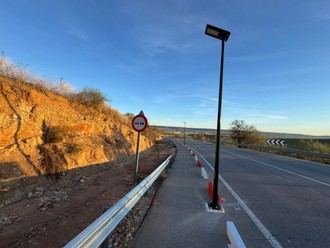 Finalizan las obras de seguridad y luz en el paseo peatonal de la calle Torrelaguna