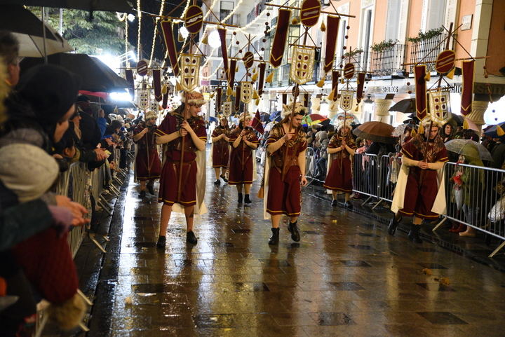 Ayer en la Cabalgata los Reyes en Guadalajara. Foto : EDUARDO BONILLA