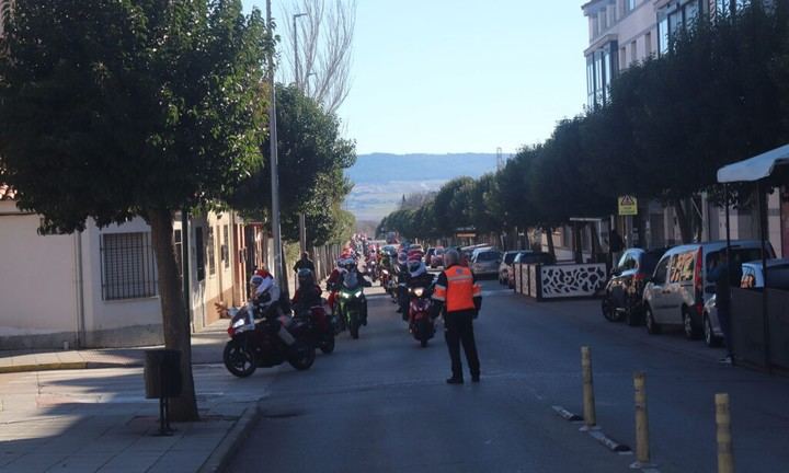 Más de 400 motos desfilan en la Papanoelada Motera de Cabanillas