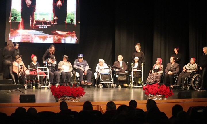 Emocionante actuación teatral de mayores en Cabanillas del Campo