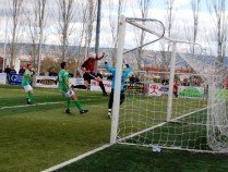 El CD Azuqueca se llevó el derby provincial más emotivo, por 2-1