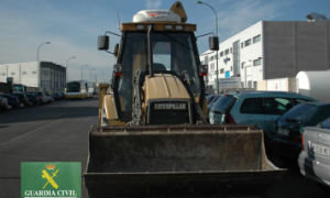 La Guardia Civil detiene a los presuntos ladrones de dos retroexcavadoras  