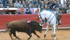 Diego Ventura toreando en la México.  / FOTO: Campo Bravo 