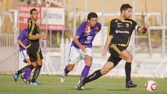 Juanjo, con dos tantos, aviva la llama del ascenso 