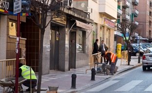 El Ayuntamiento sustituye el arbolado viario de Virgen de la Soledad 