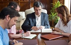 Ayer se firmó en el Ayuntamiento el Acuerdo Económico y Social entre la Corporación y los funcionarios