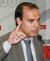 "No vamos a tolerar que Cospedal y Rajoy sigan estafando a los pensionistas"