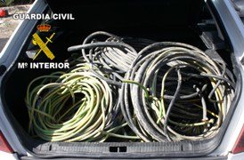 La Guardia Civil de Guadalajara detiene a tres personas por robo de cable en el trazado del AVE. 