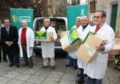 Caja Rural da 2.000 kilos de comida y 2.500 juguetes a 'El amigo de los pobres' 