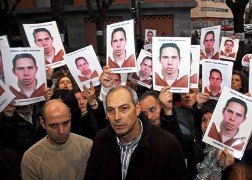 Varios familiares y amigos del fallecido increparon en la puerta de la Audiencia a los autores del crimen de Cifuentes "Asesinos, asesinos"