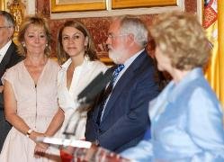 Cospedal elogia la “categoría política” de la nueva Defensora del Pueblo