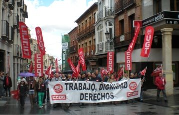 Alrededor de 1.500 personas desafían la lluvia y se manifiestan en el Día Internacional del Trabajo en Guadalajara