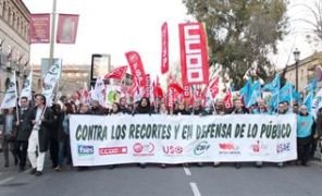 8.500 funcionarios se manifestan en la región contra los recortes de Cospedal, 1000 hacen lo propio en Guadalajara