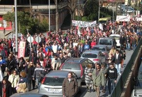 Miles de personas han salido a las calles de Guadalajara contra la Reforma Laboral del PP (3000 según los sindicatos, 1.500 según la Delegación del Gobierno) 