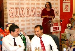 El PSOE entregará a organizaciones sociales 300 juguetes recogidos en su cena solidaria