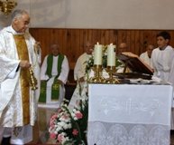 Numerosos vecinos acompañaron a D. Gregorio Tabernero, párroco de Iriépal, en sus bodas de oro sacerdotales