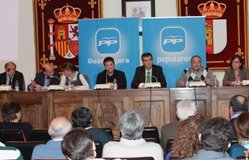 Antonio Román y varios cargos del PP se reúnen en Trillo con alcaldes y concejales