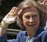 La Reina acató con gran enfado la orden del Gobierno de cancelar su viaje a Londres