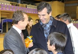 Antonio Román y Emilio Butragueño presentan la Escuela de Fútbol de la “Fundación Real Madrid”