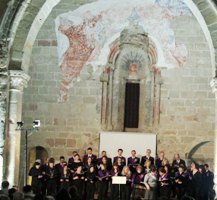 El Coro del Otoño Universitario abrió emocionalmente la Navidad seguntina 