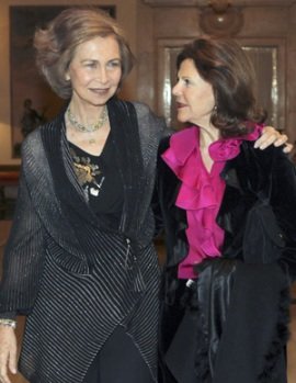 La Reina Sofía invita a cenar a Silvia de Suecia, la otra "víctima" de la realeza 