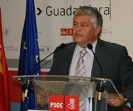 Un argumentario del PP obligaría a desplazar a niños de tres años para ir al colegio “en muchos casos a 40 kilómetros” de sus hogares . 