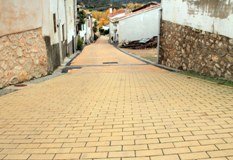 La calle de Andrés Sierra de Viana de Mondéjar estrenó redes y pavimento