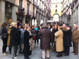 La biblioteca de Yunquera de Henares organizó una visita por 'Las Leyendas del Viejo Madrid' y 75 yunqueranos asistieron a la obra de teatro 'El Perro del Hortelano