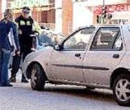 La que se ha liado. Un conductor arrastra con su coche 20 metros a una joven tras una tremenda reyerta de tráfico en Guadalajara