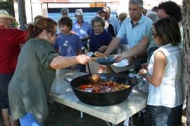 Valdeaveruelo apura sus fiestas con una Caldereta para sus vecinos