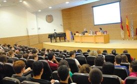 Más de 200 estudiantes participan en una Jornada de Información sobre la Unión Europea