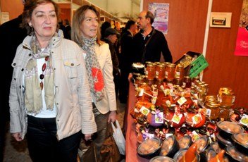 La presidenta de la Diputación muestra su satisfacción por el gran éxito de la XXXI edición de la Feria Apícola Internacional de Pastrana 