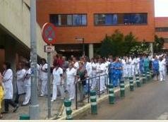 Más de 300 personas se manifiestan en el Hospital de Guadalajara en defensa de una Sanidad Pública