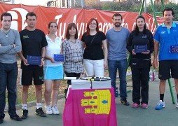 Pedro Moreno y Noelia Huetos revalidan por tercer año consecutivo el título de campeones provinciales de Veteranos de Tenis