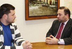 Jaime Carnicero se reúne con el presidente de la Junta de Cofradías de Guadalajara