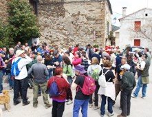 Gascueña de Bornova acogió una conferencia y una ruta al poblado de La Constante 