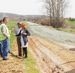 La presidenta de la Diputación visita las obras de mejora de las carreteras de La Miñosa y El Madrigal