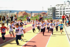 Un centenar de niños participó en la carrera solidaria de Manos Unidas