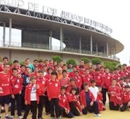 Medio centenar de alumnos de la Escuela de Fútbol del Sporting Cabanillas apuran el ‘curso deportivo’ demostrando su buen juego en Almería 