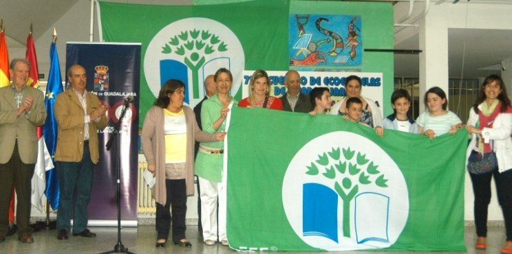 La Diputación entrega ‘banderas verdes’ a ocho ‘Ecoescuelas’ de la provincia 