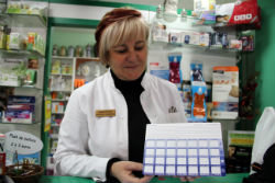 Farmacia, médicos y Ayuntamiento de Quer colaboran para ayudar a los pacientes crónicos en la administración diaria de sus medicamentos 