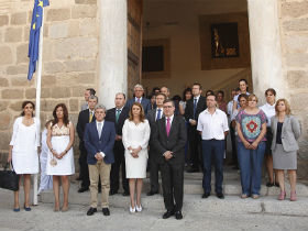 Diferentes instituciones guardan un minuto de silencio por las víctimas de Galicia