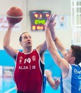 El Alza Basket Azuqueca no pudo con el CC Meridiano Santa Cruz, a pesar de la mejoría en el juego