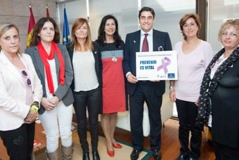 Echániz: “Fomentamos la prevención porque es vital para luchar contra el cáncer de mama”