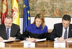 Cospedal: “Es necesario que nos coordinemos para trabajar juntos en la prevención y atención de las mujeres que sufren violencia de género en el medio rural”.