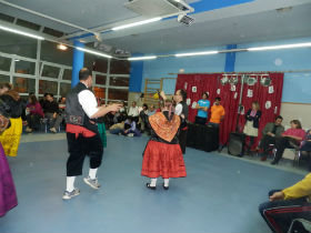 Más de un centenar de personas disfrutaron de la fiesta organizada con motivo del Día Internacional de los Discapacitados